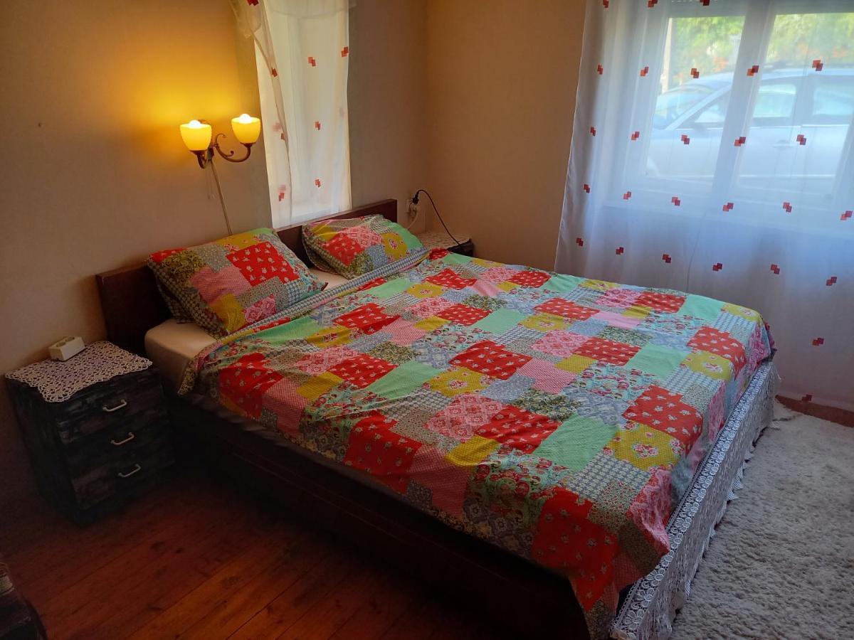 Ferienwohnung Kert Oevezeti Lakas Gyöngyös Exterior foto